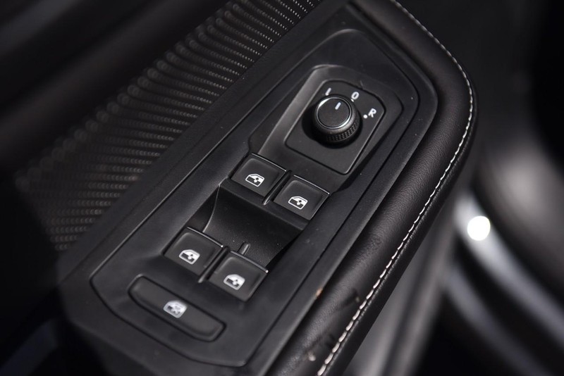 Volkswagen Atlas Cross Sport Vehicle Image 09