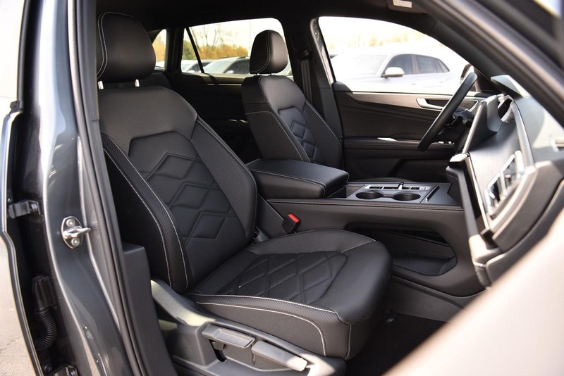 Volkswagen Atlas Cross Sport Vehicle Image 20