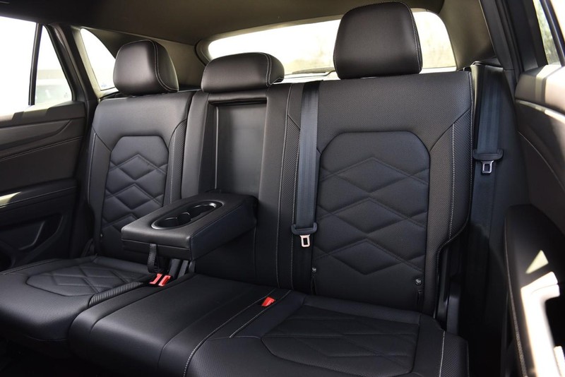 Volkswagen Atlas Cross Sport Vehicle Image 21