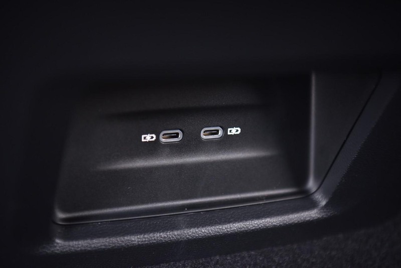 Volkswagen Atlas Cross Sport Vehicle Image 23