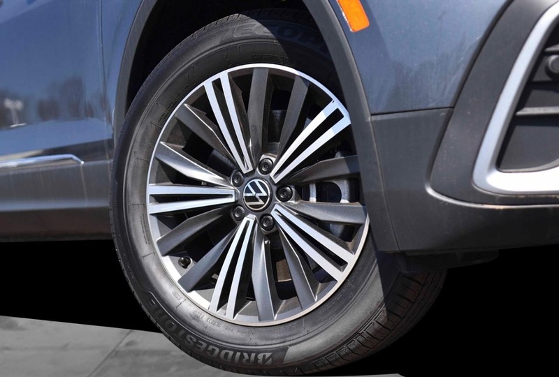Volkswagen Tiguan Vehicle Image 03