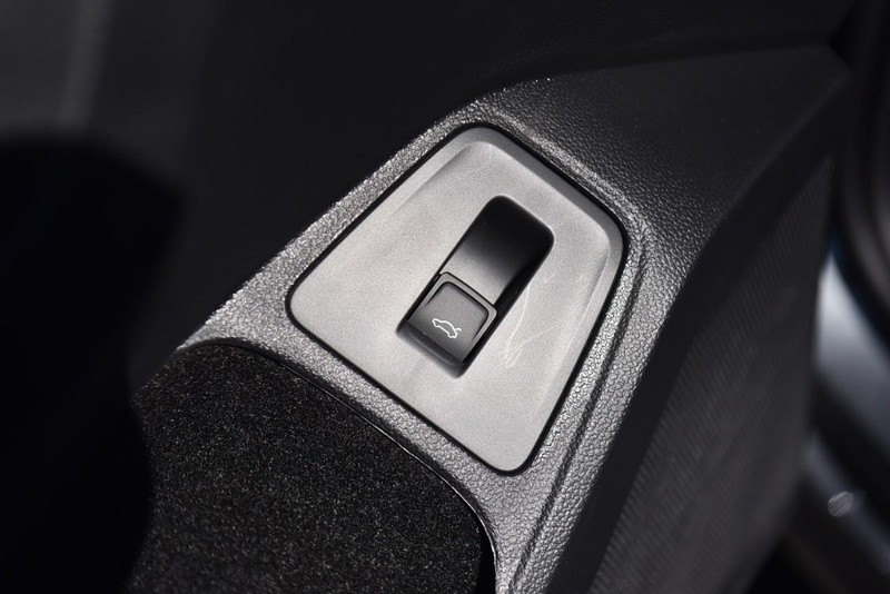 Volkswagen Tiguan Vehicle Image 09