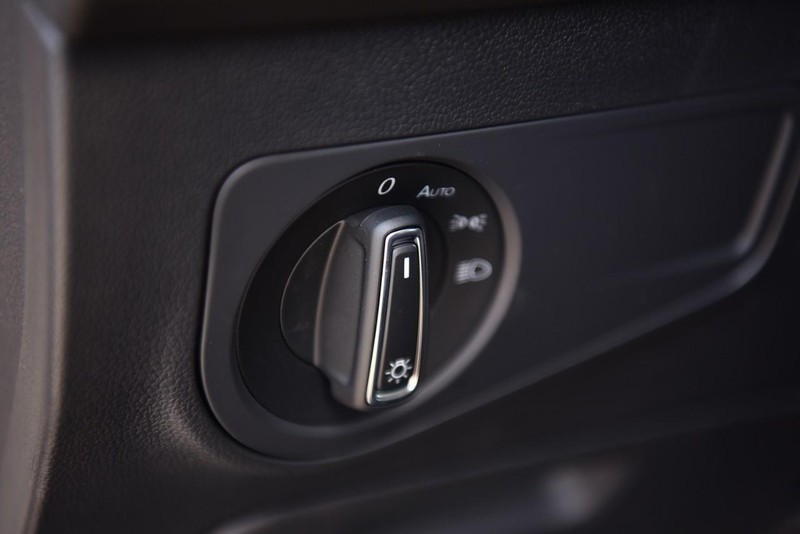 Volkswagen Tiguan Vehicle Image 11