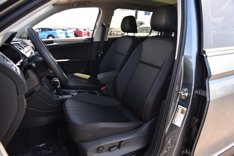 Volkswagen Tiguan Vehicle Image 21