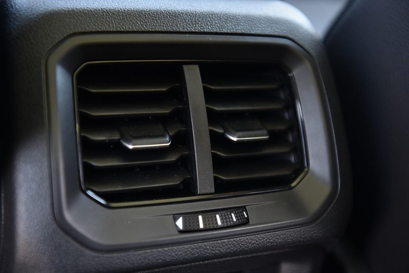 Volkswagen Tiguan Vehicle Image 25