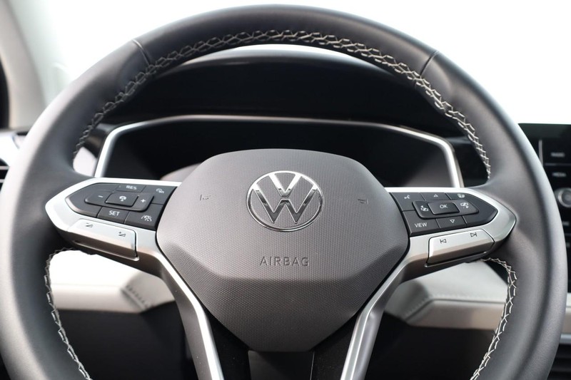 Volkswagen Taos Vehicle Image 14