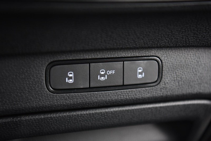 Volkswagen ID. Buzz Vehicle Image 15