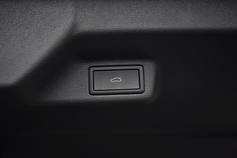 Volkswagen ID. Buzz Vehicle Image 28