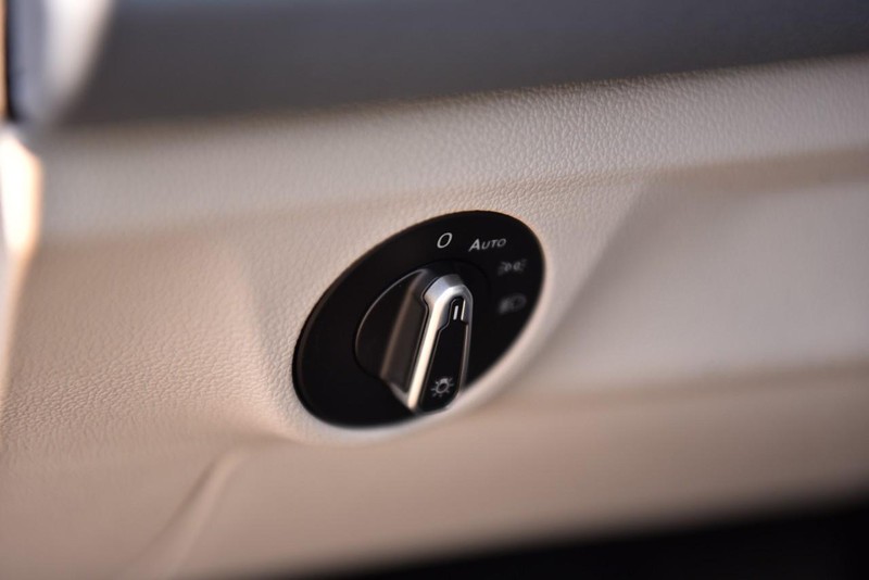 Volkswagen Jetta Vehicle Image 11