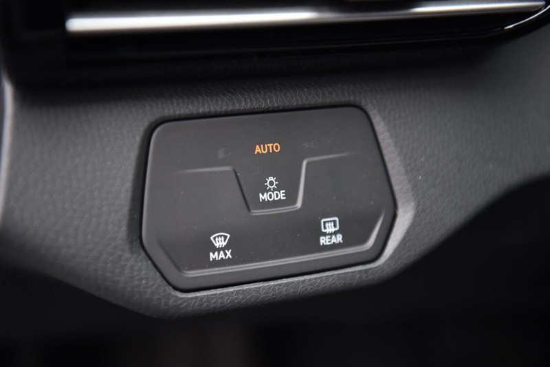Volkswagen ID.4 Vehicle Image 11