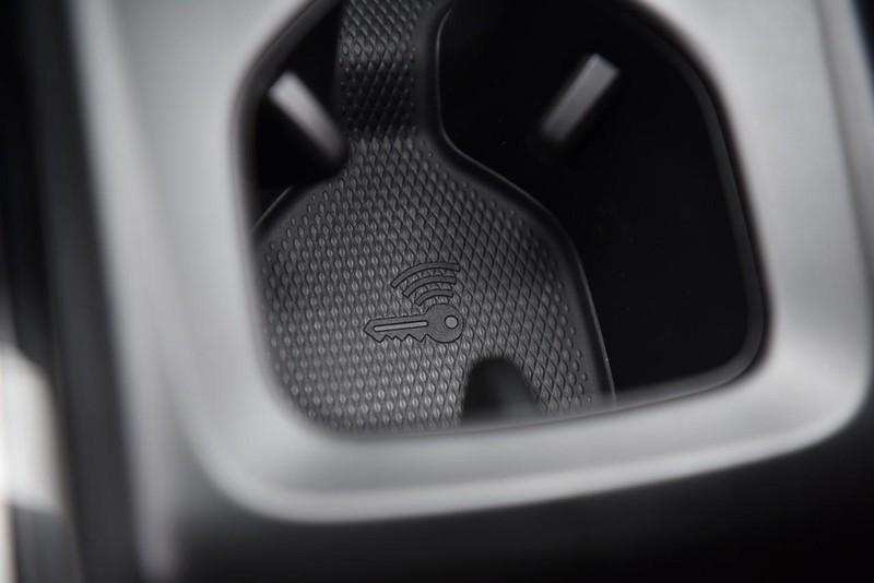 Volkswagen ID.4 Vehicle Image 14