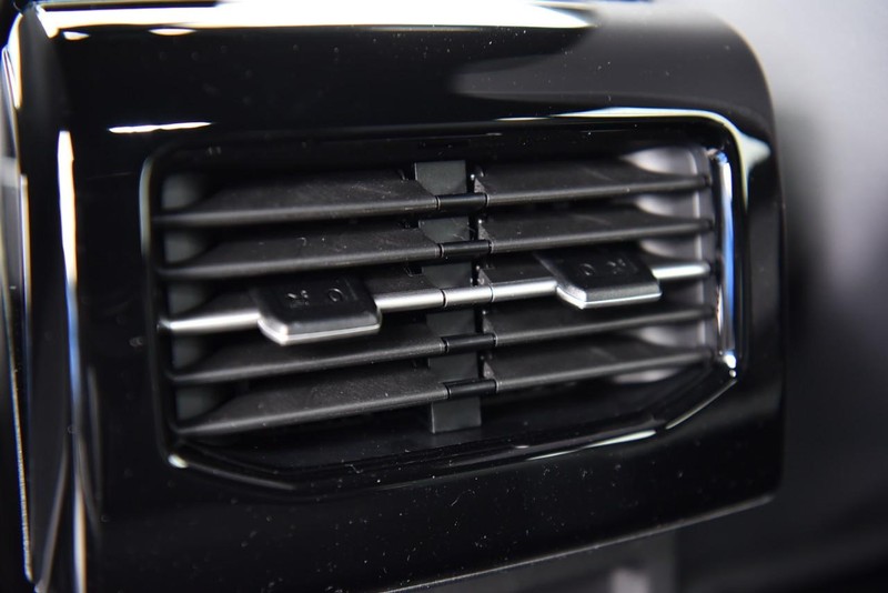 Volkswagen ID.4 Vehicle Image 22