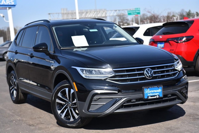 Volkswagen Tiguan Vehicle Image 02