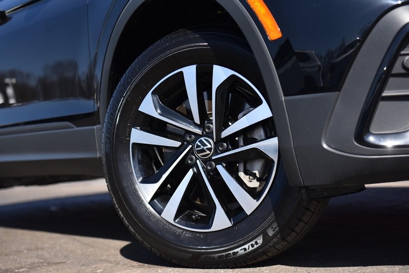 Volkswagen Tiguan Vehicle Image 03