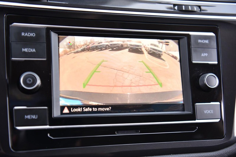 Volkswagen Tiguan Vehicle Image 12