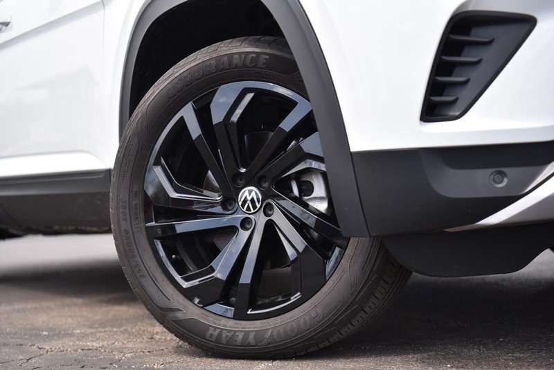 Volkswagen Atlas Vehicle Image 03