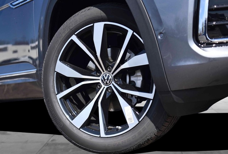 Volkswagen Atlas Cross Sport Vehicle Image 03