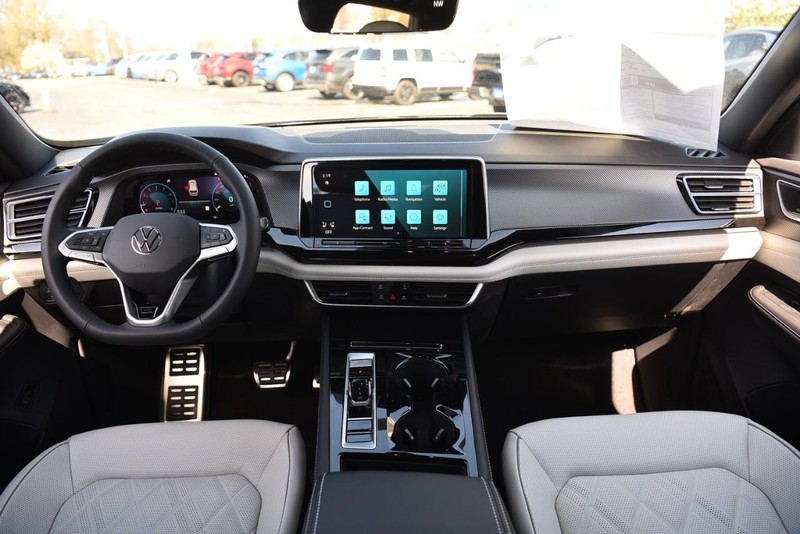 Volkswagen Atlas Cross Sport Vehicle Image 07