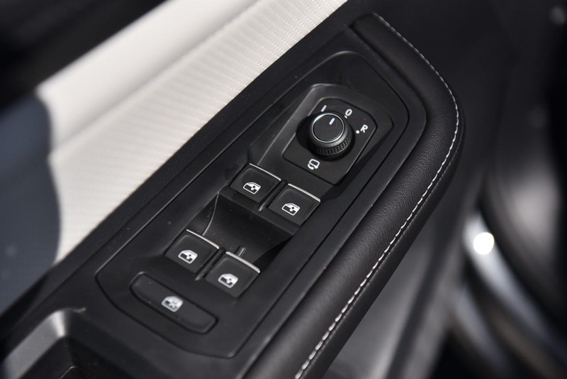 Volkswagen Atlas Cross Sport Vehicle Image 08