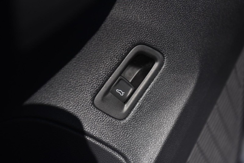 Volkswagen Atlas Cross Sport Vehicle Image 09