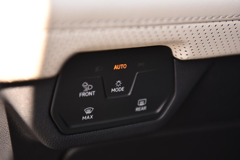 Volkswagen Atlas Cross Sport Vehicle Image 11