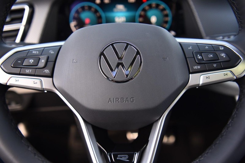 Volkswagen Atlas Cross Sport Vehicle Image 18