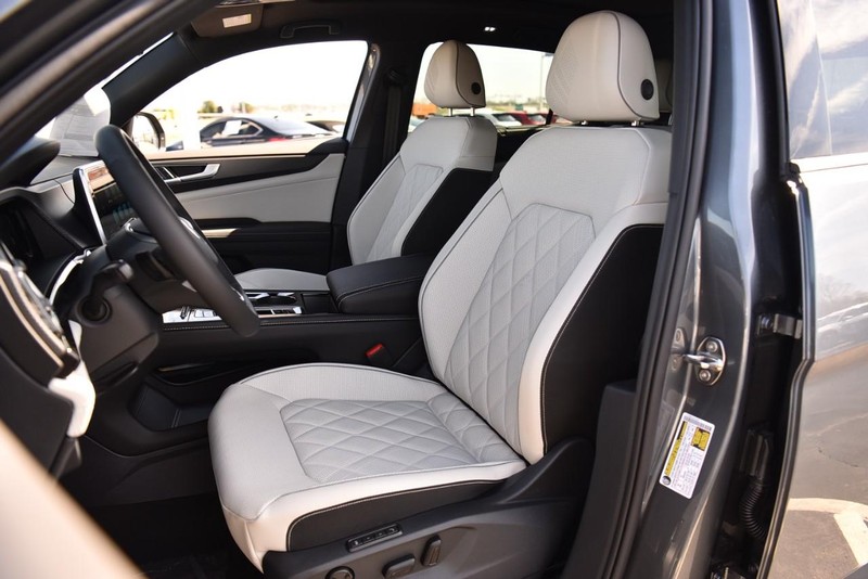 Volkswagen Atlas Cross Sport Vehicle Image 19
