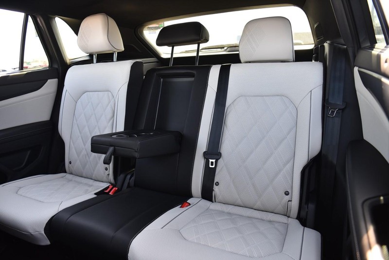 Volkswagen Atlas Cross Sport Vehicle Image 22