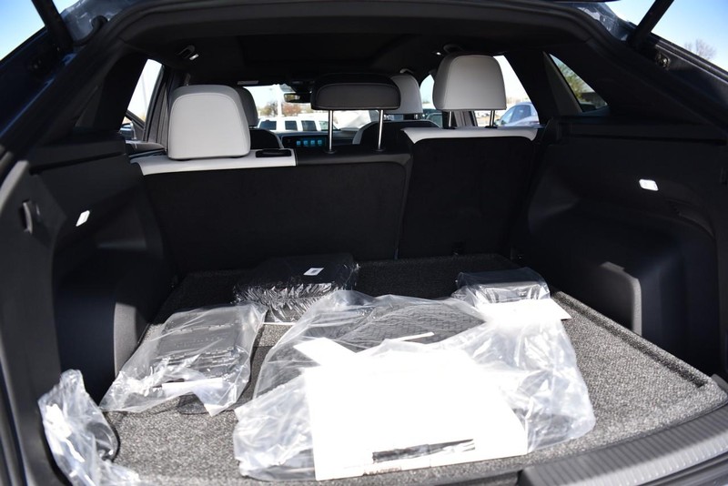Volkswagen Atlas Cross Sport Vehicle Image 25