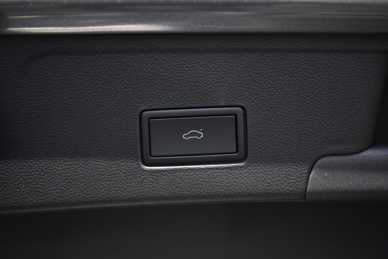 Volkswagen Atlas Cross Sport Vehicle Image 26