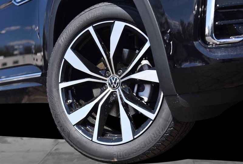 Volkswagen Atlas Cross Sport Vehicle Image 03