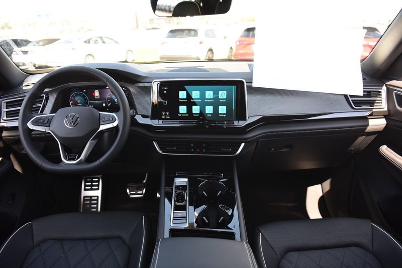 Volkswagen Atlas Cross Sport Vehicle Image 07