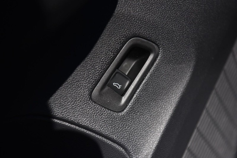 Volkswagen Atlas Cross Sport Vehicle Image 09