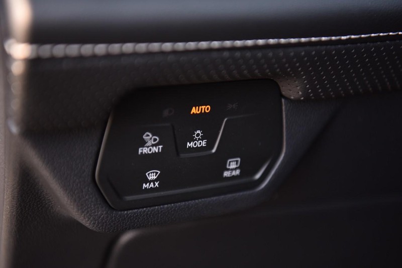 Volkswagen Atlas Cross Sport Vehicle Image 11
