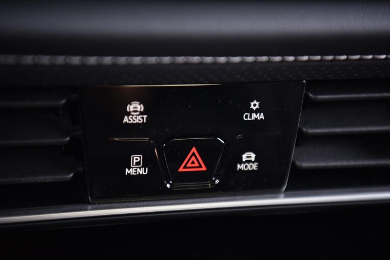 Volkswagen Atlas Cross Sport Vehicle Image 14