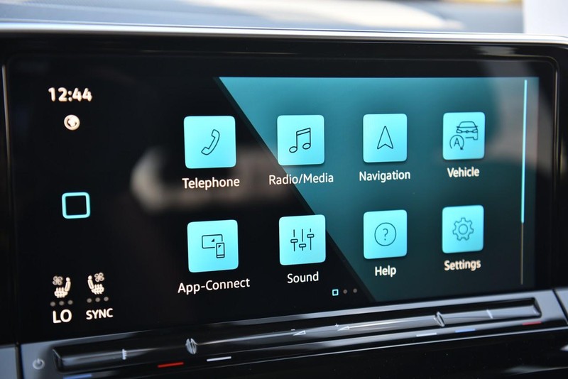 Volkswagen Atlas Cross Sport Vehicle Image 17