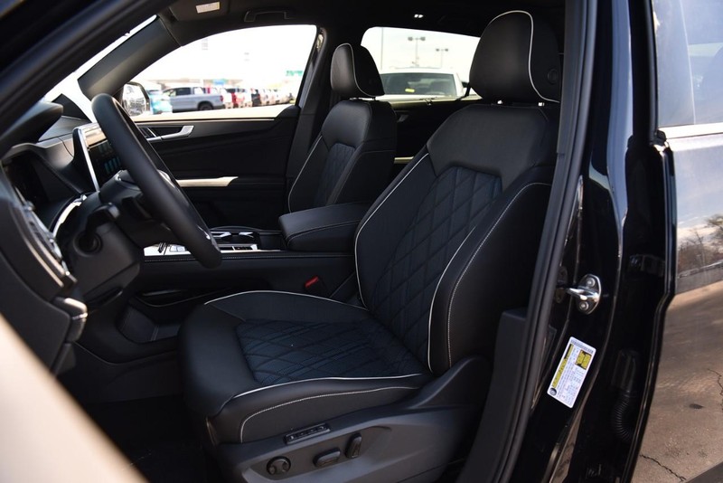 Volkswagen Atlas Cross Sport Vehicle Image 19