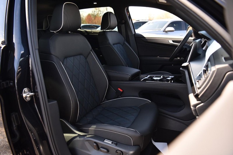 Volkswagen Atlas Cross Sport Vehicle Image 20