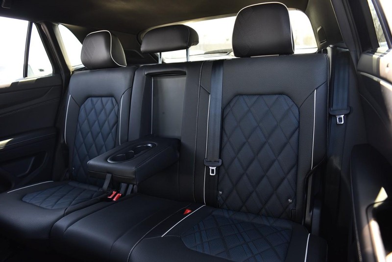 Volkswagen Atlas Cross Sport Vehicle Image 22