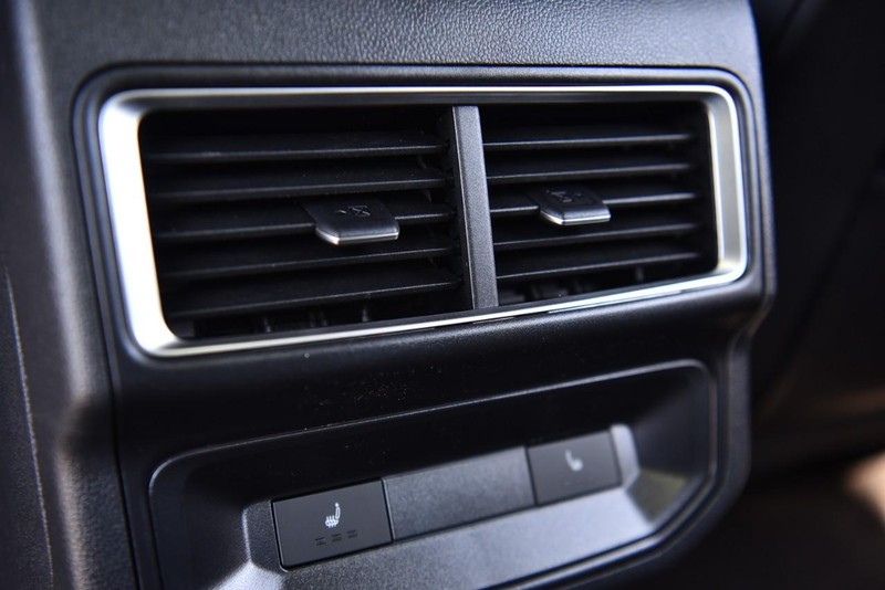 Volkswagen Atlas Cross Sport Vehicle Image 23