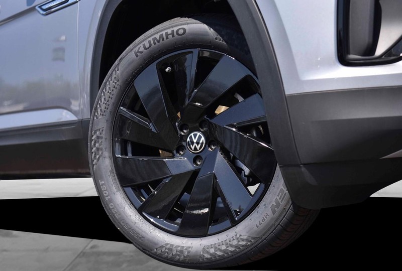 Volkswagen Atlas Cross Sport Vehicle Image 03