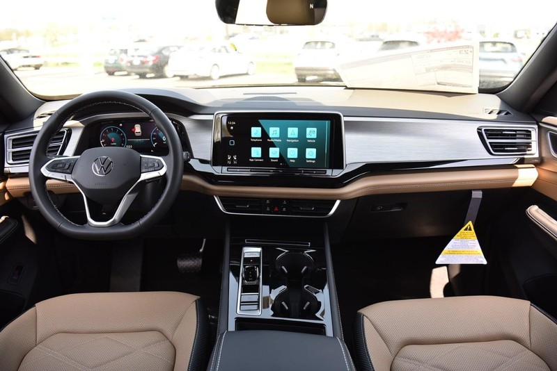 Volkswagen Atlas Cross Sport Vehicle Image 07