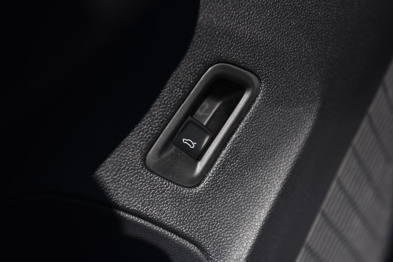 Volkswagen Atlas Cross Sport Vehicle Image 09