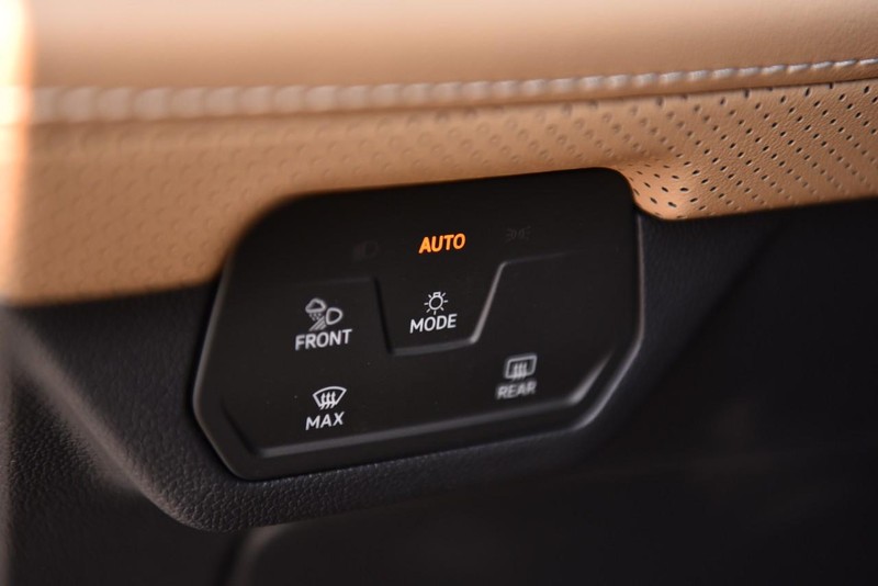 Volkswagen Atlas Cross Sport Vehicle Image 11