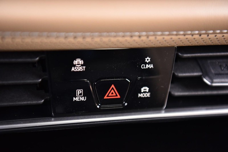 Volkswagen Atlas Cross Sport Vehicle Image 14