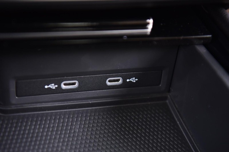 Volkswagen Atlas Cross Sport Vehicle Image 15