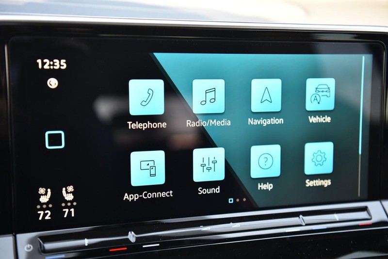 Volkswagen Atlas Cross Sport Vehicle Image 17