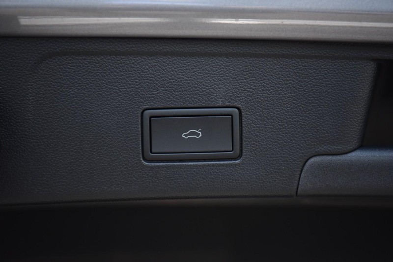 Volkswagen Atlas Cross Sport Vehicle Image 26