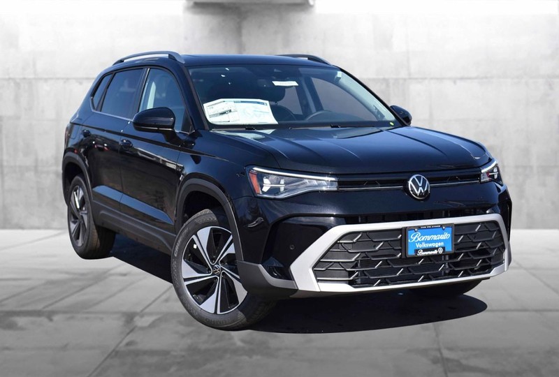 Volkswagen Taos Vehicle Image 02