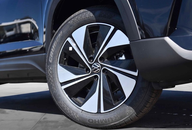 Volkswagen Taos Vehicle Image 03